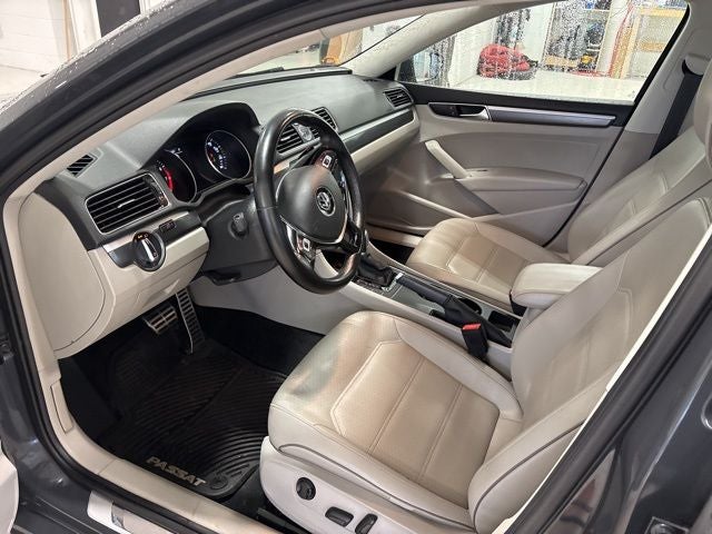 2017 Volkswagen Passat 1.8T R-Line R-LINE