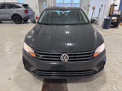 2017 Volkswagen Passat 1.8T R-Line R-LINE