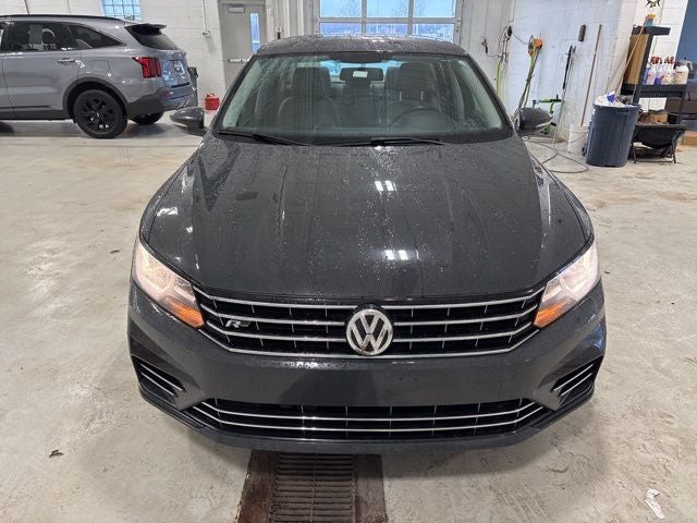 2017 Volkswagen Passat 1.8T R-Line R-LINE