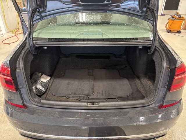 2017 Volkswagen Passat 1.8T R-Line R-LINE