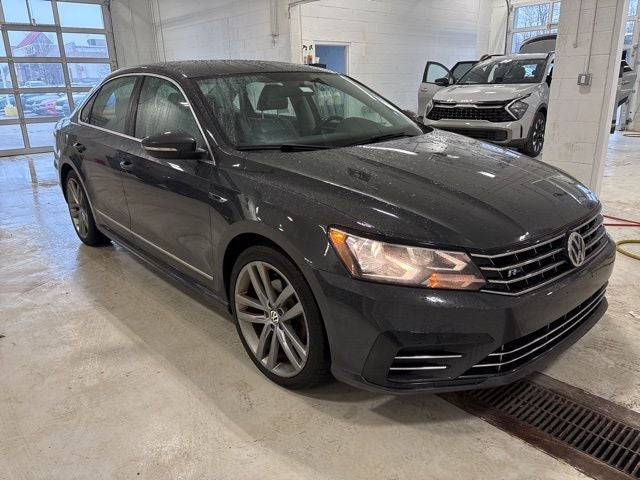 2017 Volkswagen Passat 1.8T R-Line R-LINE