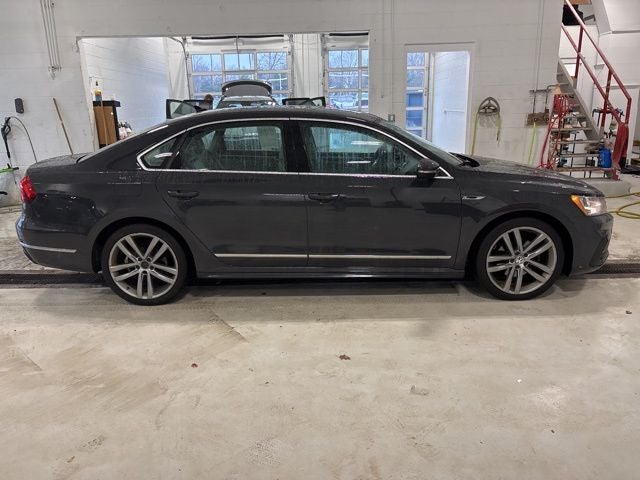 2017 Volkswagen Passat 1.8T R-Line R-LINE