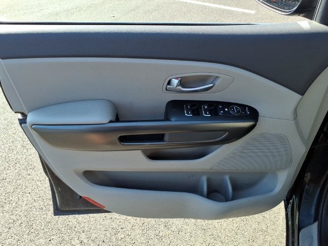 2017 Kia Sedona LX - Photo 21