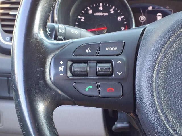 2017 Kia Sedona LX - Photo 24