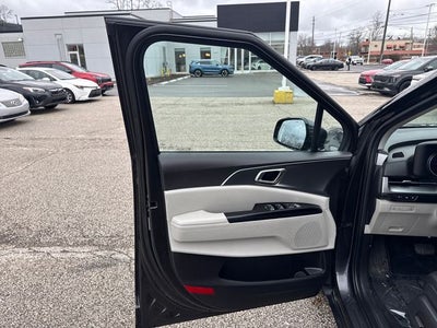 2024 Kia Carnival LX