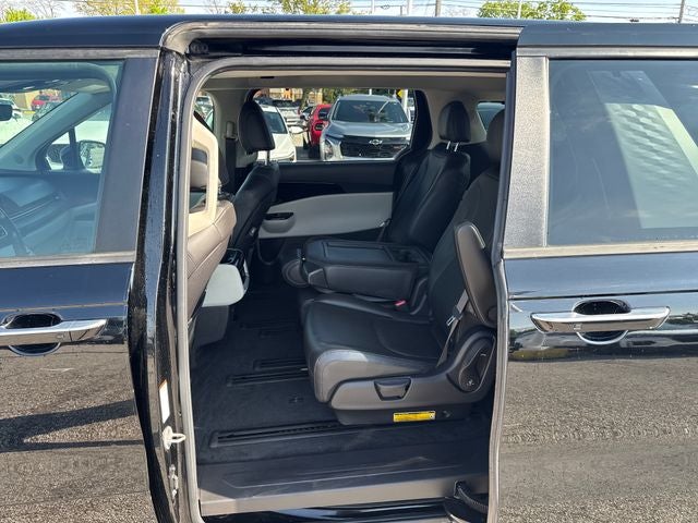 2022 Kia Carnival EX
