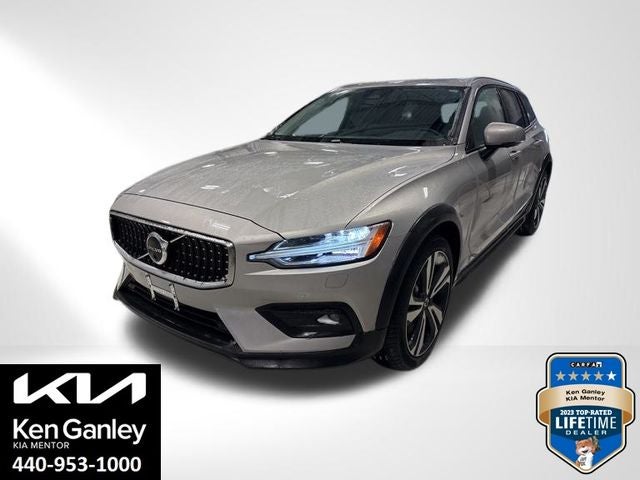 2025 Volvo V60 Cross Country B5 Plus