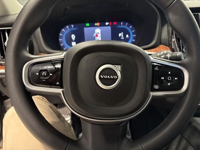 2025 Volvo V60 Cross Country B5 Plus