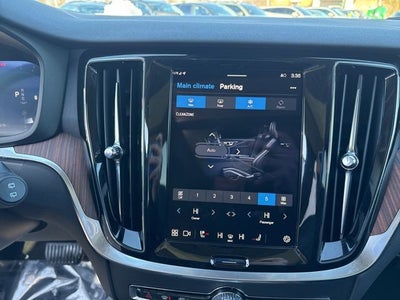 2025 Volvo V60 Cross Country B5 Plus