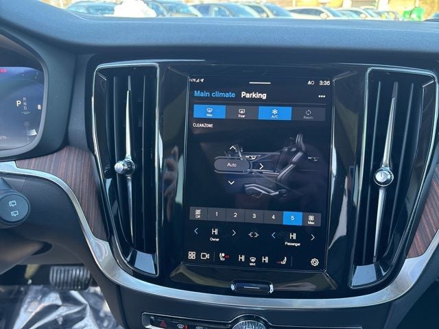 2025 Volvo V60 Cross Country B5 Plus