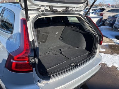 2025 Volvo V60 Cross Country B5 Plus