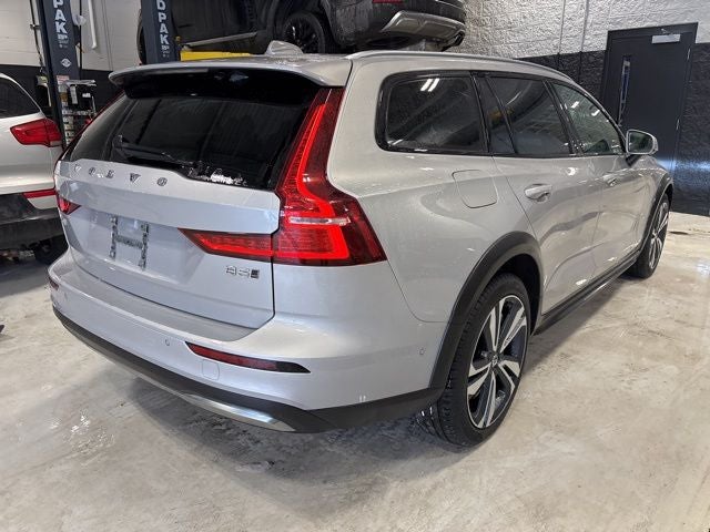 2025 Volvo V60 Cross Country B5 Plus