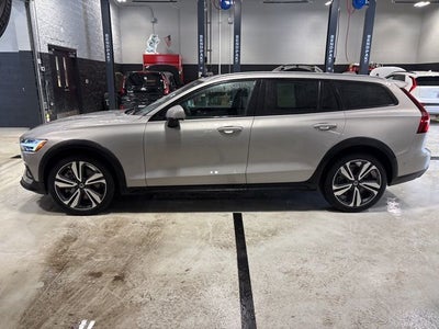 2025 Volvo V60 Cross Country B5 Plus