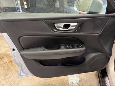 2025 Volvo V60 Cross Country B5 Plus